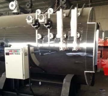 نمای داخلی دیگ بخار صنعتی با عایق‌بندی حرفه‌ای