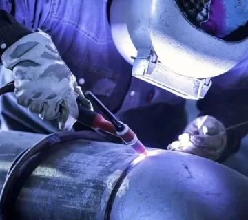 بررسی کیفیت جوشکاری مخازن در سرویس‌های اساسی